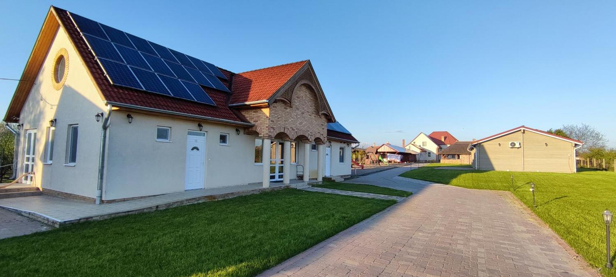 Village Garden Family Guest House Tiszakanyár Habitación foto